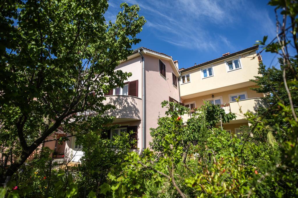 Apartments Vitkovic Cres Exterior photo